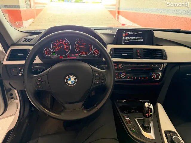 BMW 3 series 2016 · 2.0 AT