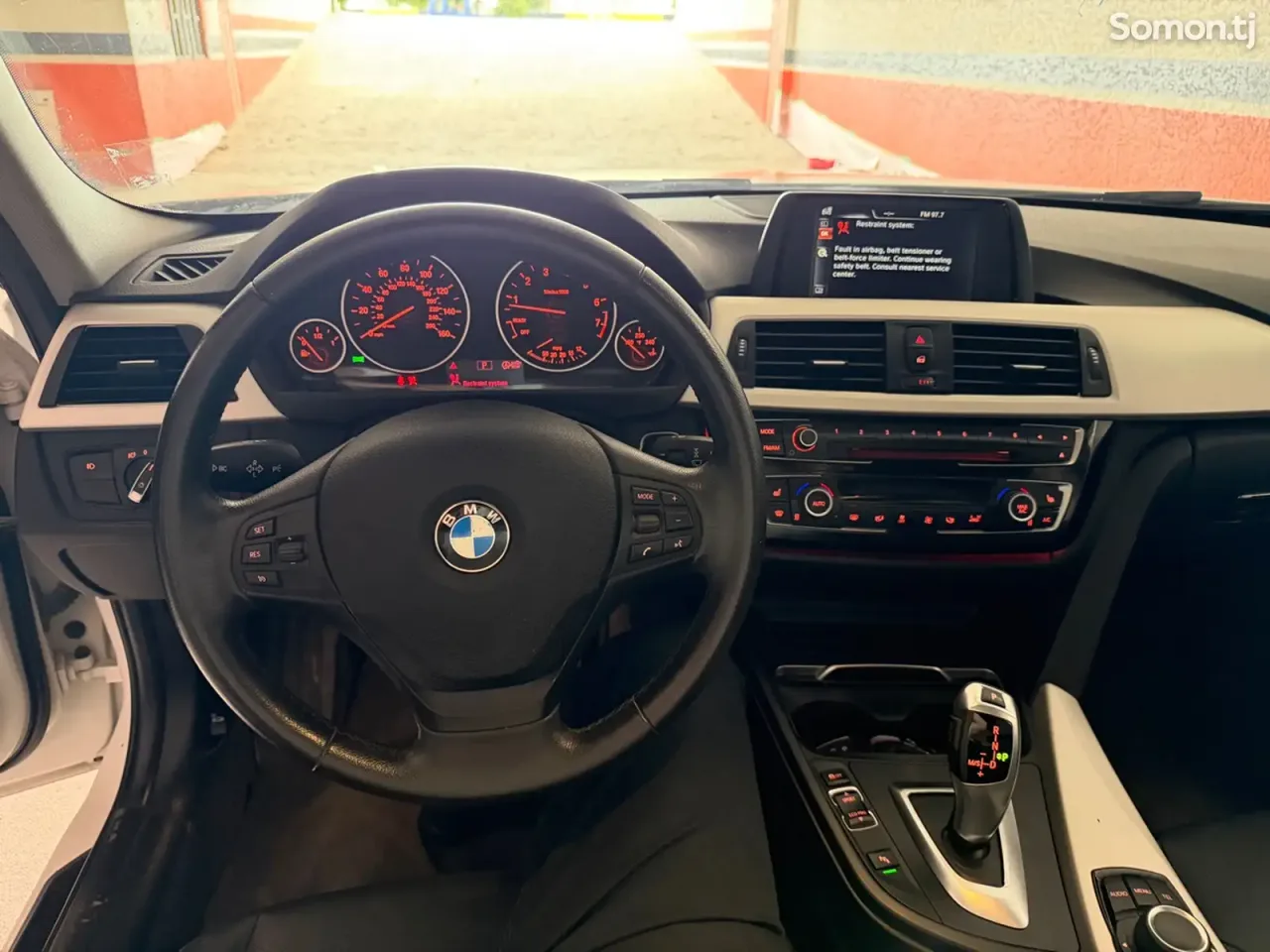 BMW 3 series 2016 · 2.0 AT