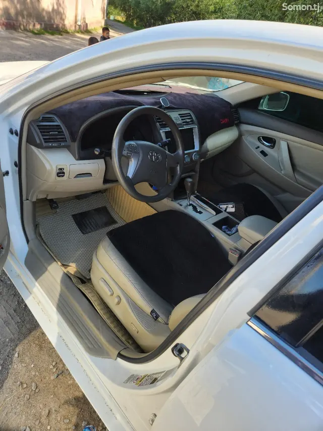 Toyota Camry 2009 · AT