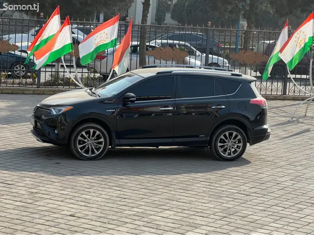 Toyota RAV 4 2017 · 2.5 AT