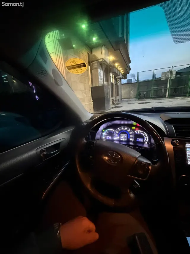 Toyota Camry 2015 · 2.5 AT