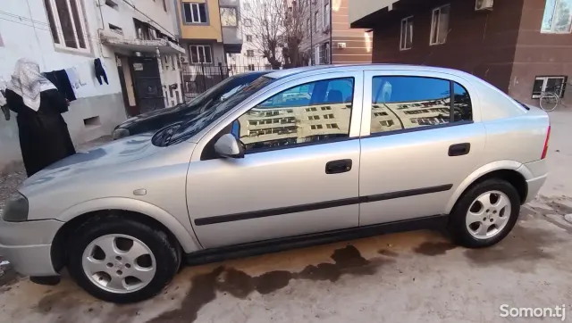 Opel Astra G 1999 · 1.6 MT