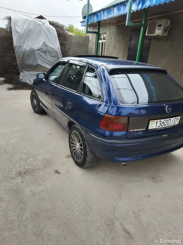 Opel Astra F 1996 · 1.6 MT