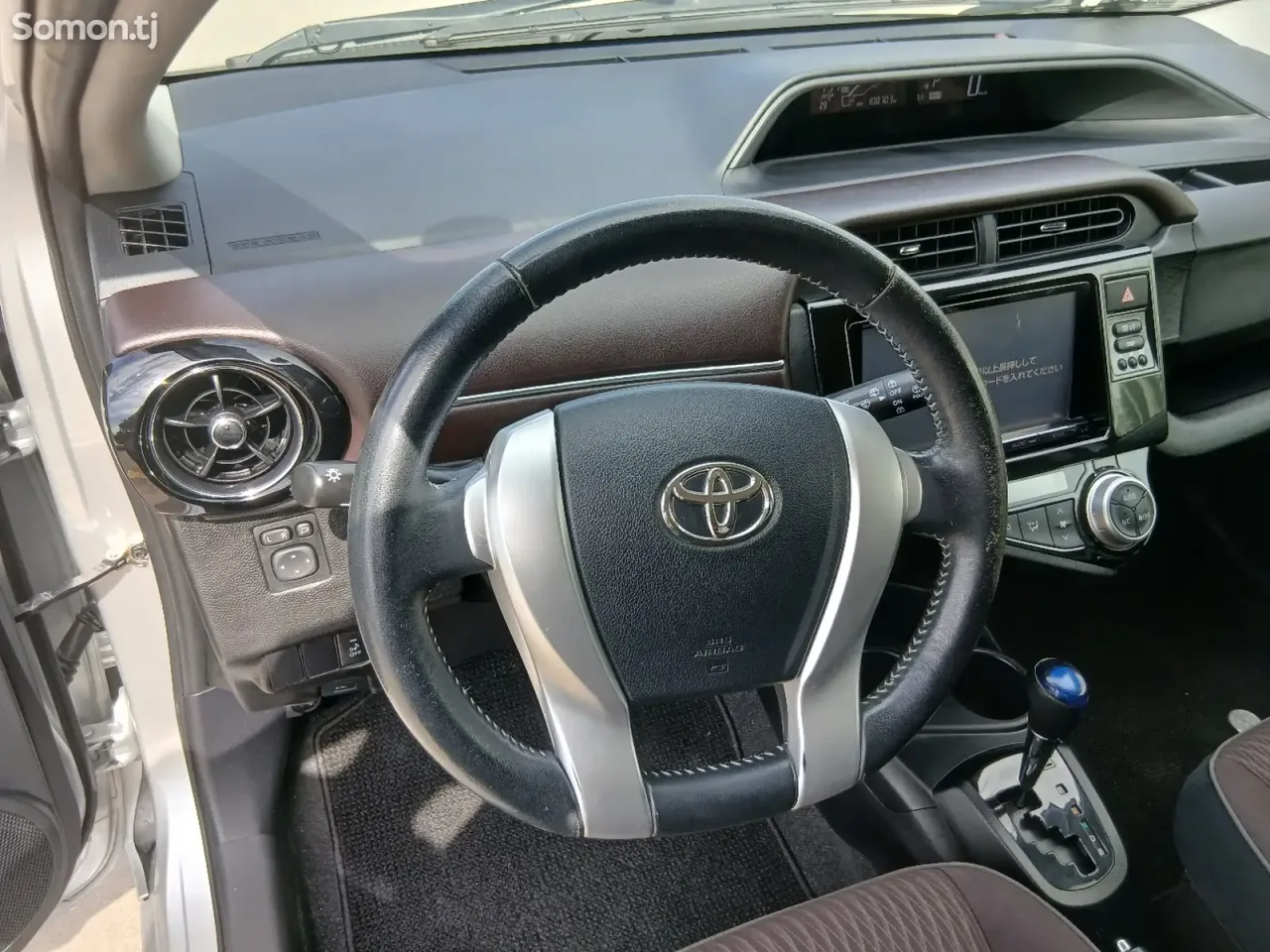 Toyota Aqua 2015 · 1.5 AT