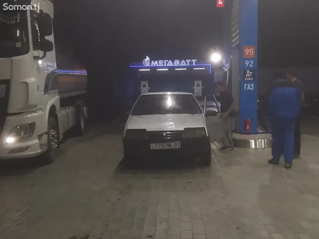 Lada (ВАЗ) 21099 2003 · 1.6 MT