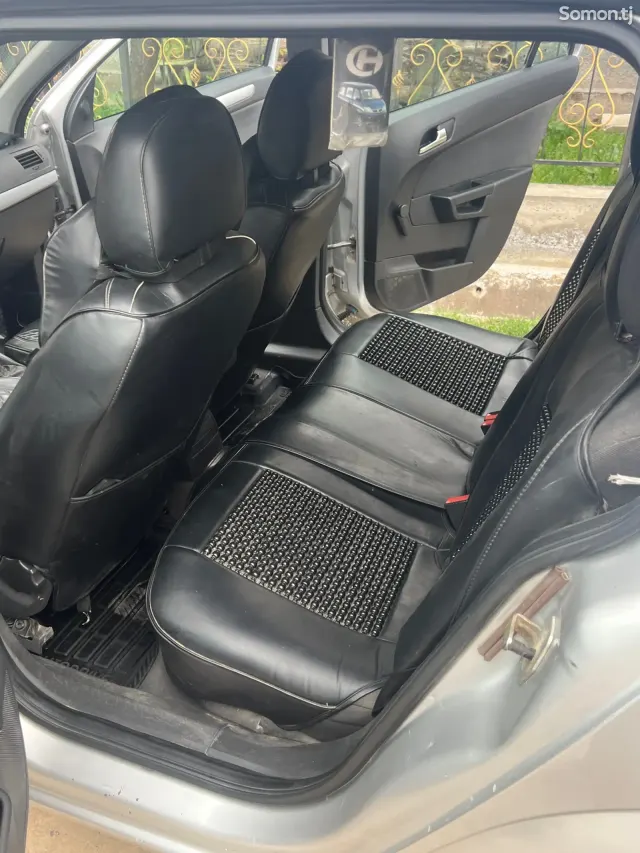 Opel Astra H 2008 · 1.9 MT