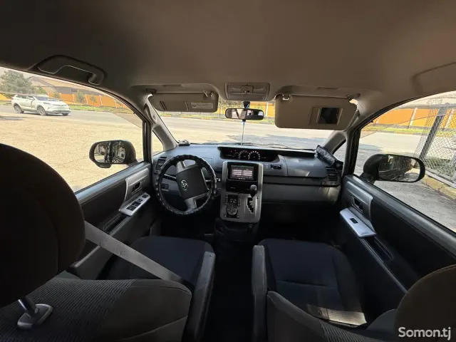 Toyota Voxy 2009 · 2.0 AT