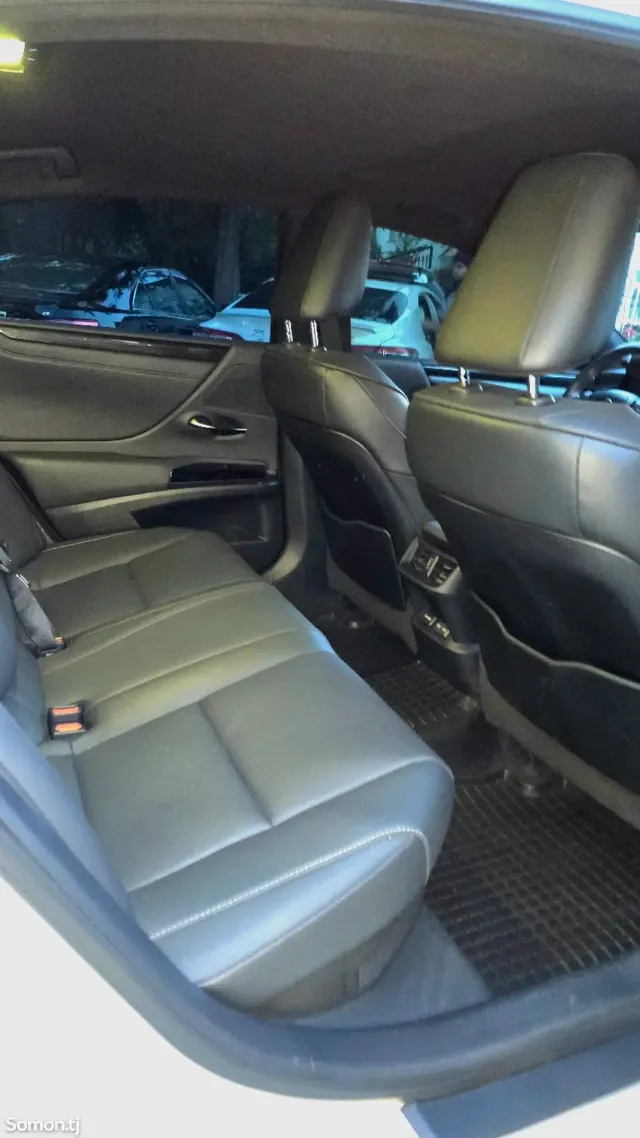 Lexus ES series 2023 · 3.0 AT