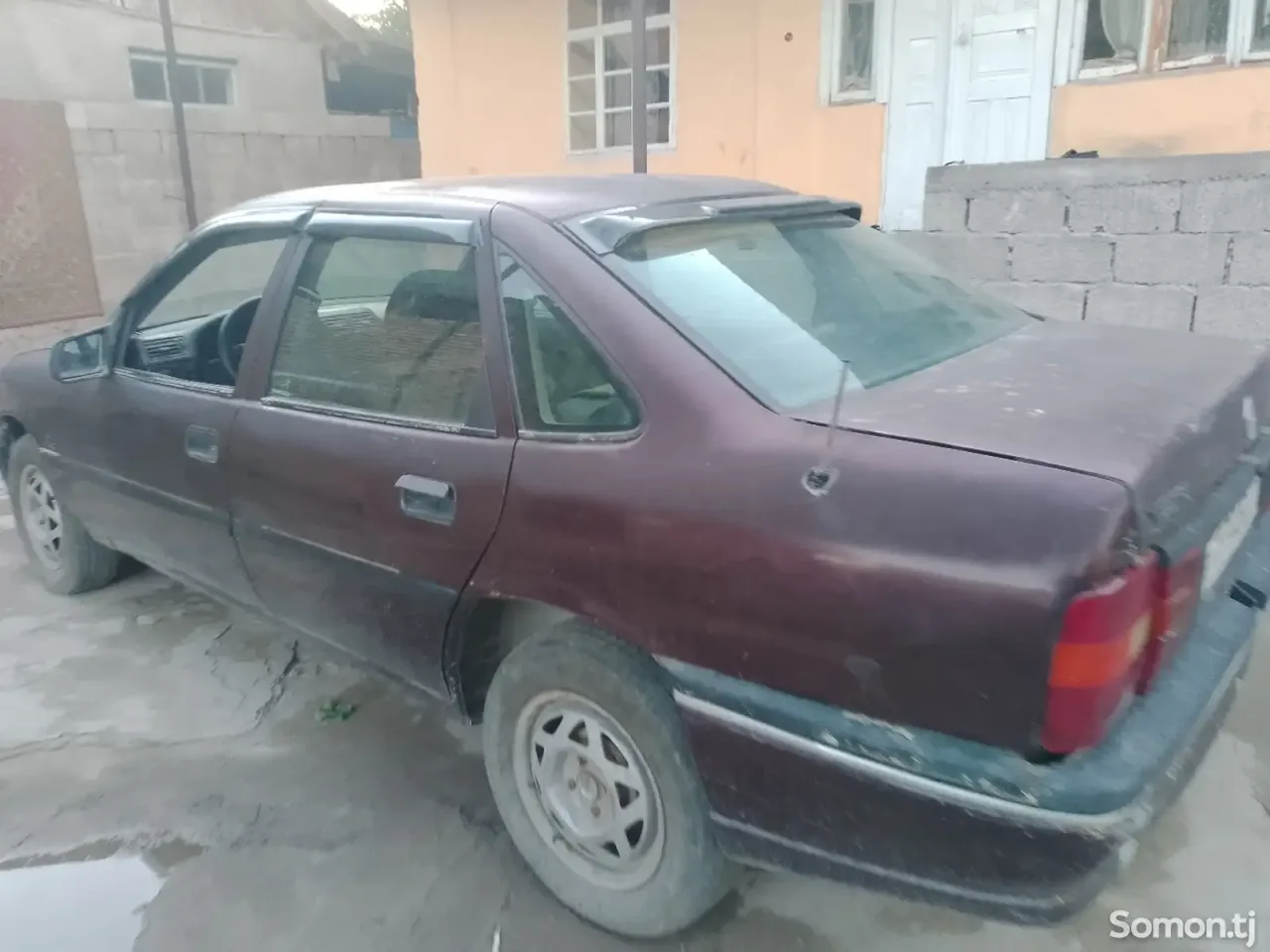 Opel Vectra A 1993 · 1.6 MT