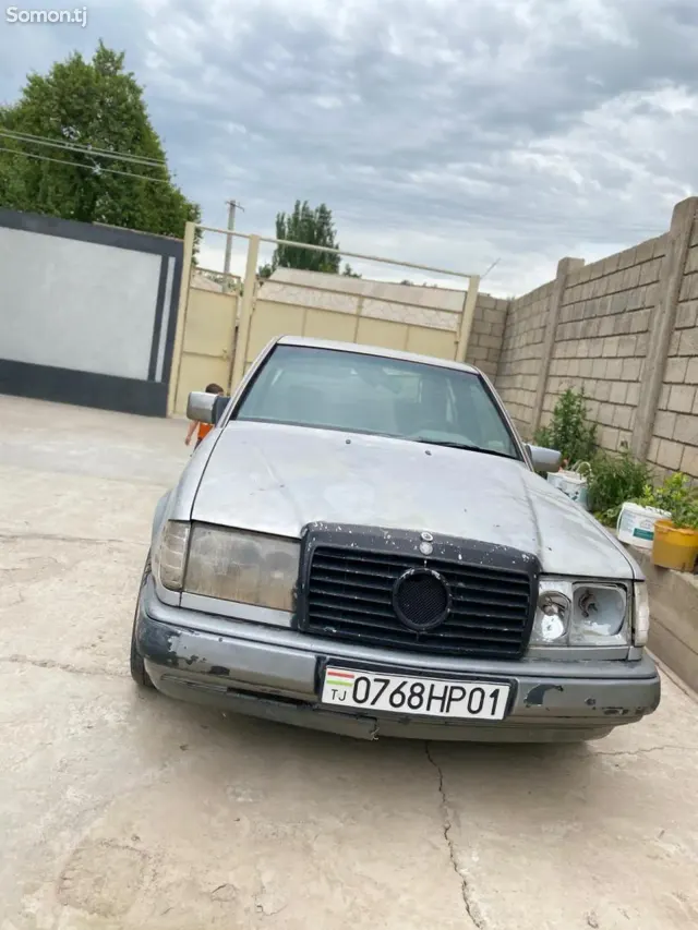 Mercedes-Benz W124 1992 · 2.4 MT