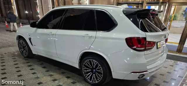 BMW X5 2015 · 3.0 AT