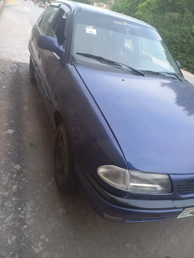 Opel Astra F 1992 · 1.6 MT