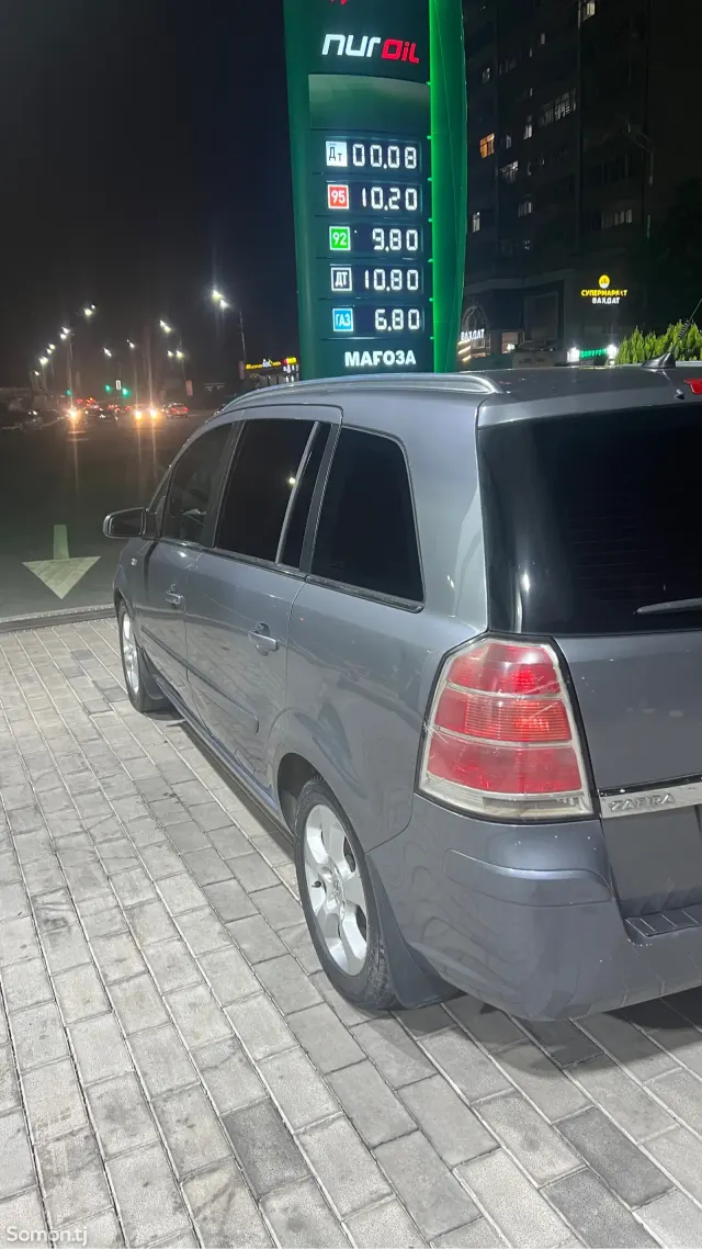 Opel Zafira 2007 · 1.9 MT