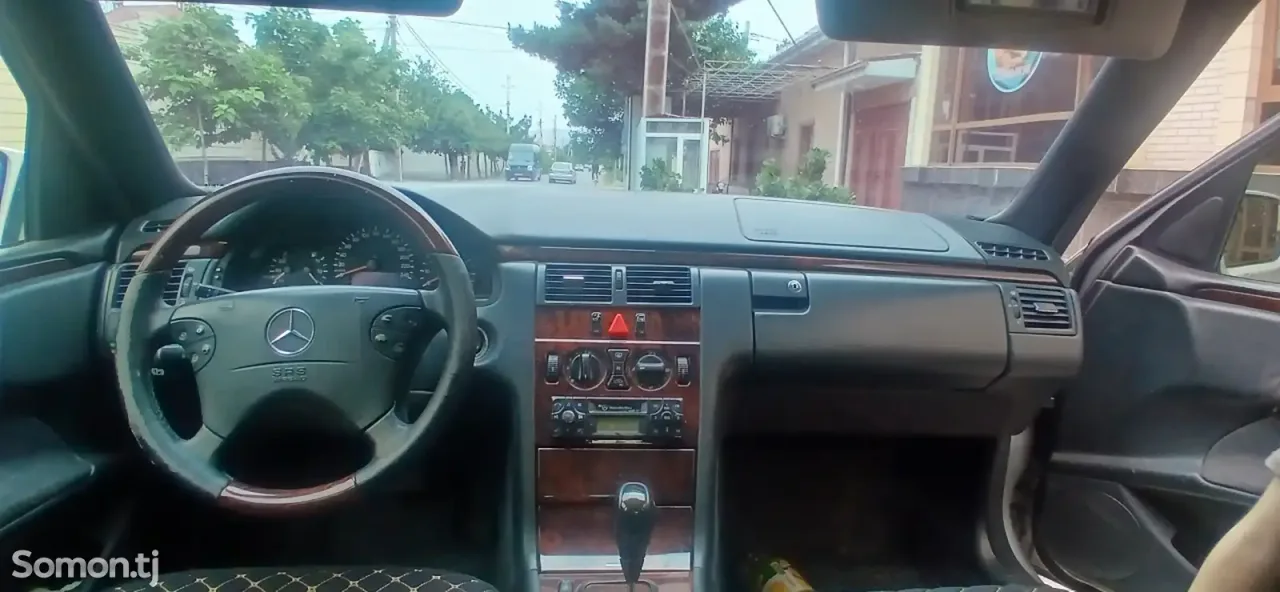 Mercedes-Benz W201 2001 · 2.0 AT