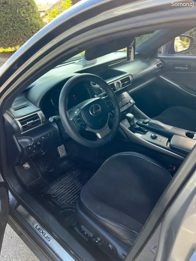 Lexus IS series 2014 · 2.5 AT
