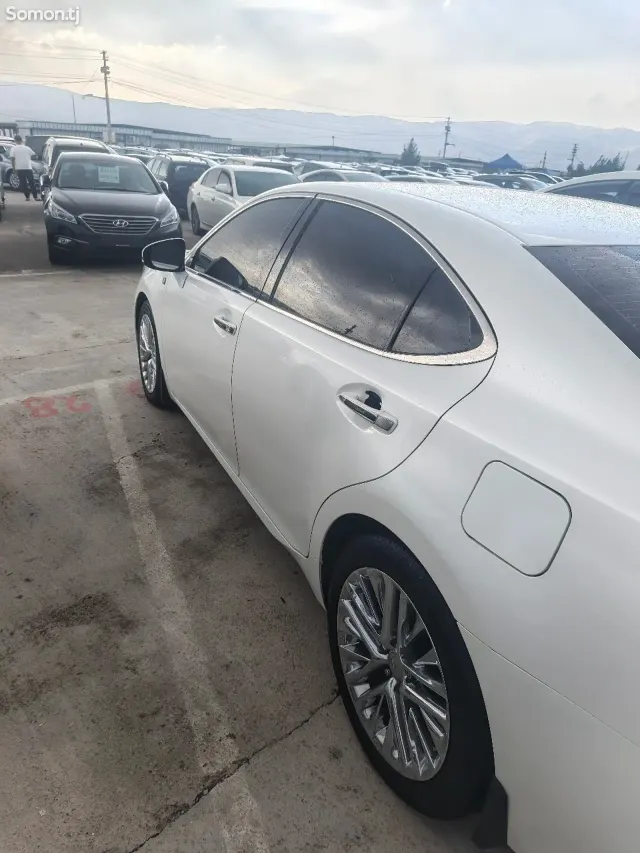 Lexus ES series 2014 · 3.5 AT