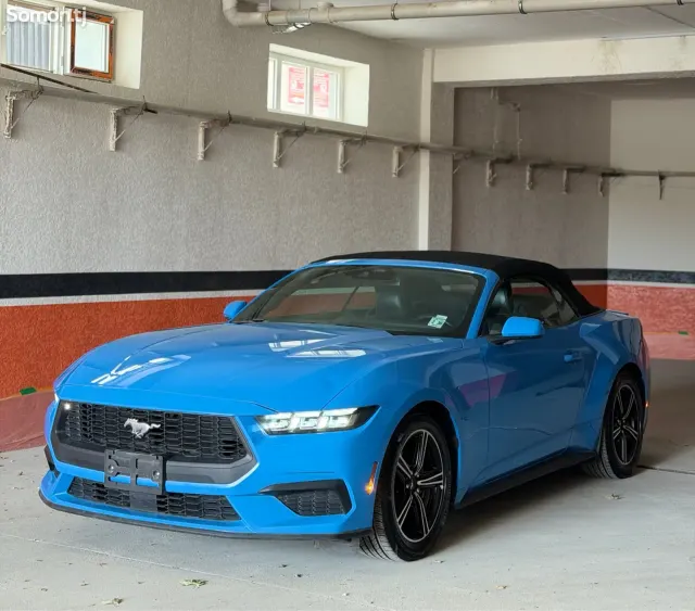 Ford Mustang 2025 · 2.3 AT