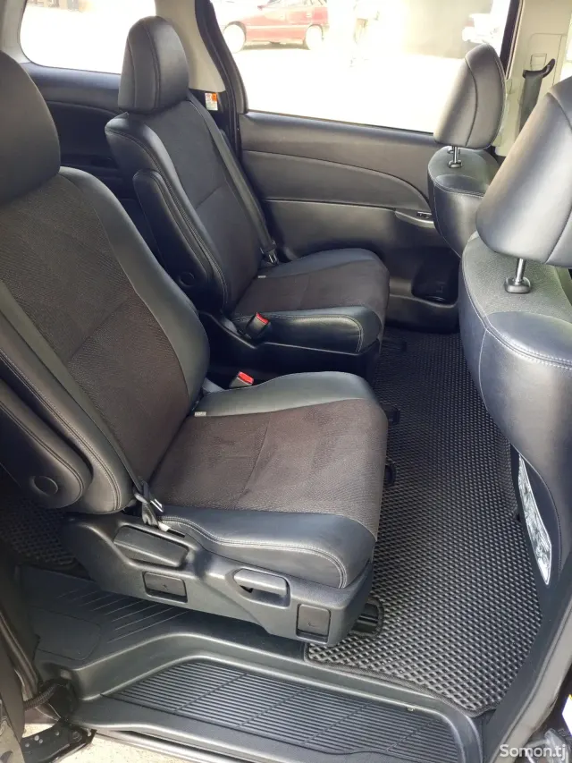 Toyota Estima 2014 · 2.4 AT