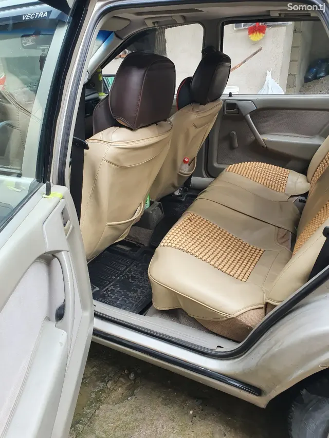 Opel Vectra A 1991 · 1.6 MT