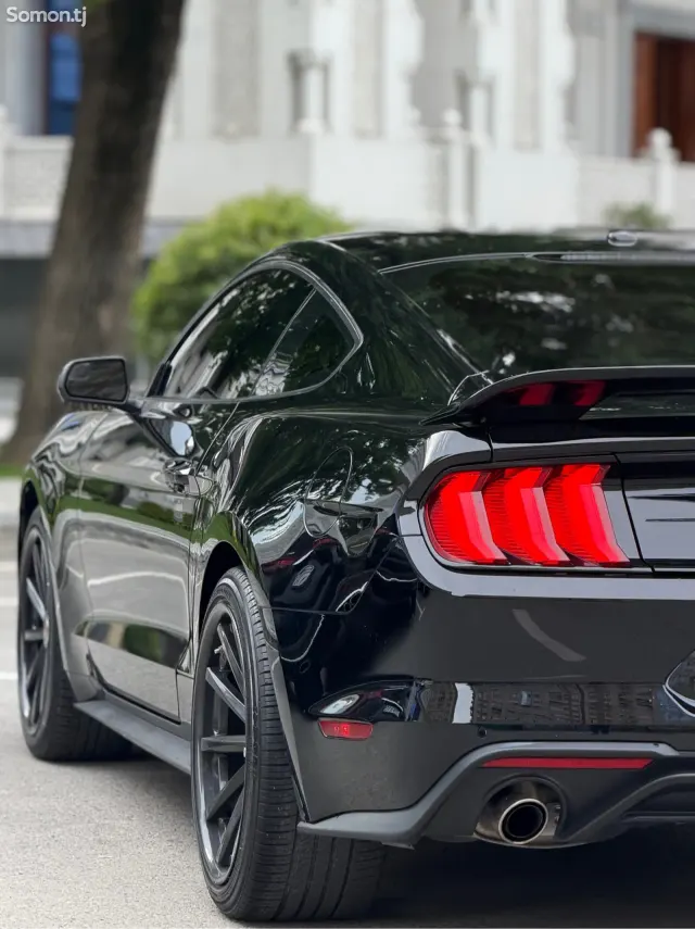 Ford Mustang 2018 · 2.3 AT