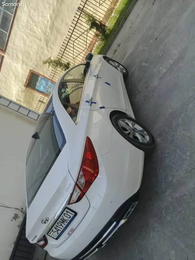 Hyundai Sonata 2012 · 2.0 AT