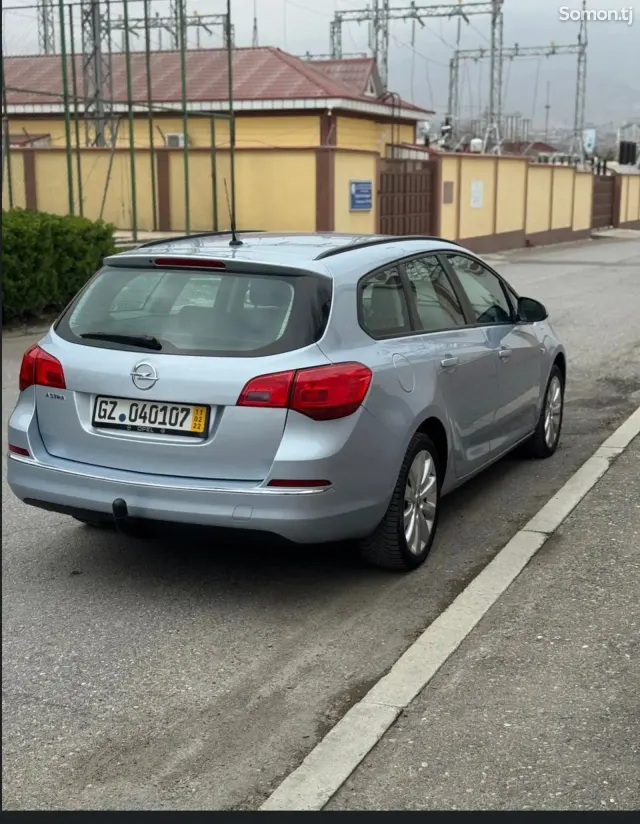 Opel Astra J 2014 · 1.4 MT