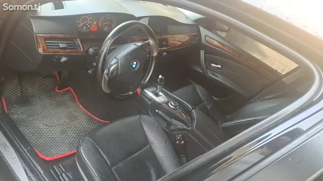 BMW 5 series 2010 · 3.0 AT