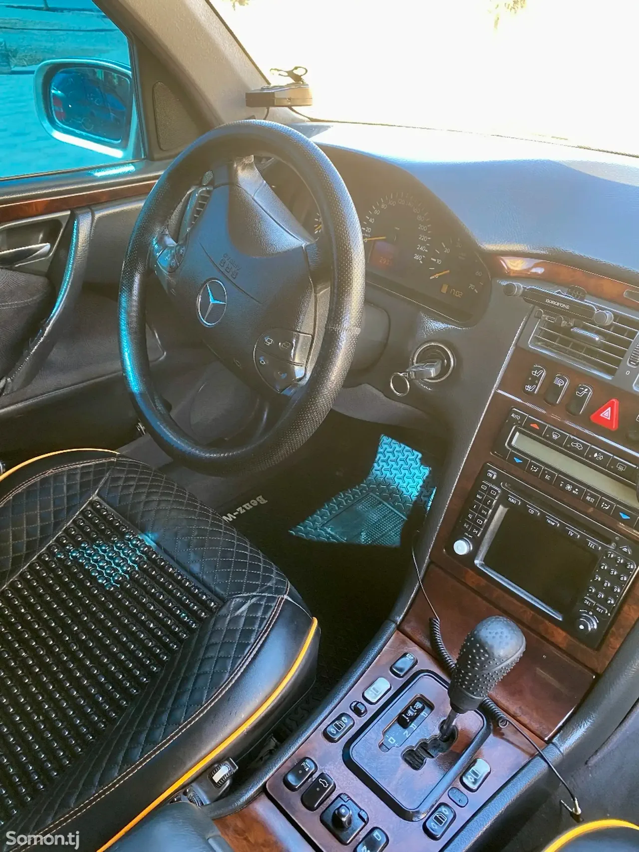 Mercedes-Benz E class 2000 · 3.2 AT
