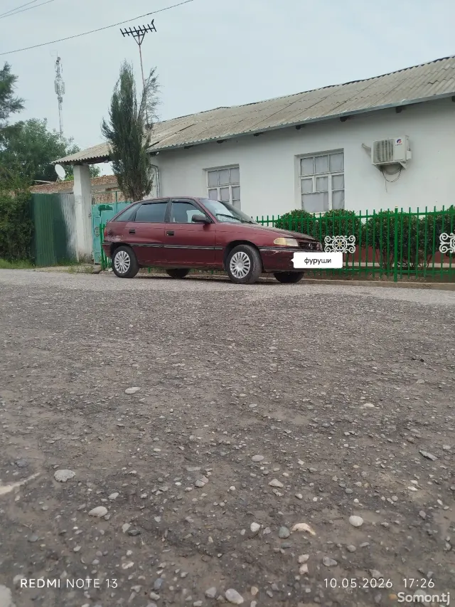 Opel Astra F 1992 · 1.6 MT