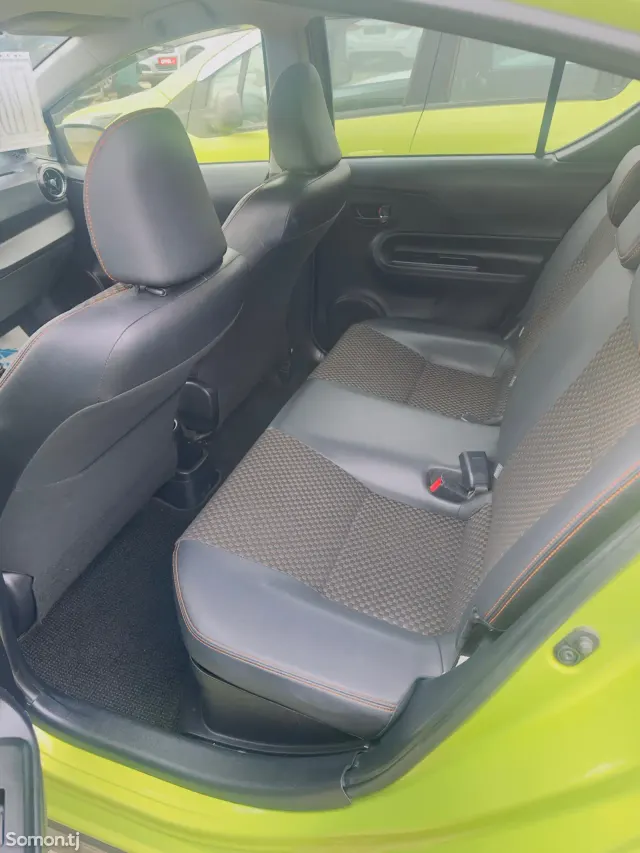 Toyota Aqua 2015 · 1.5 AT