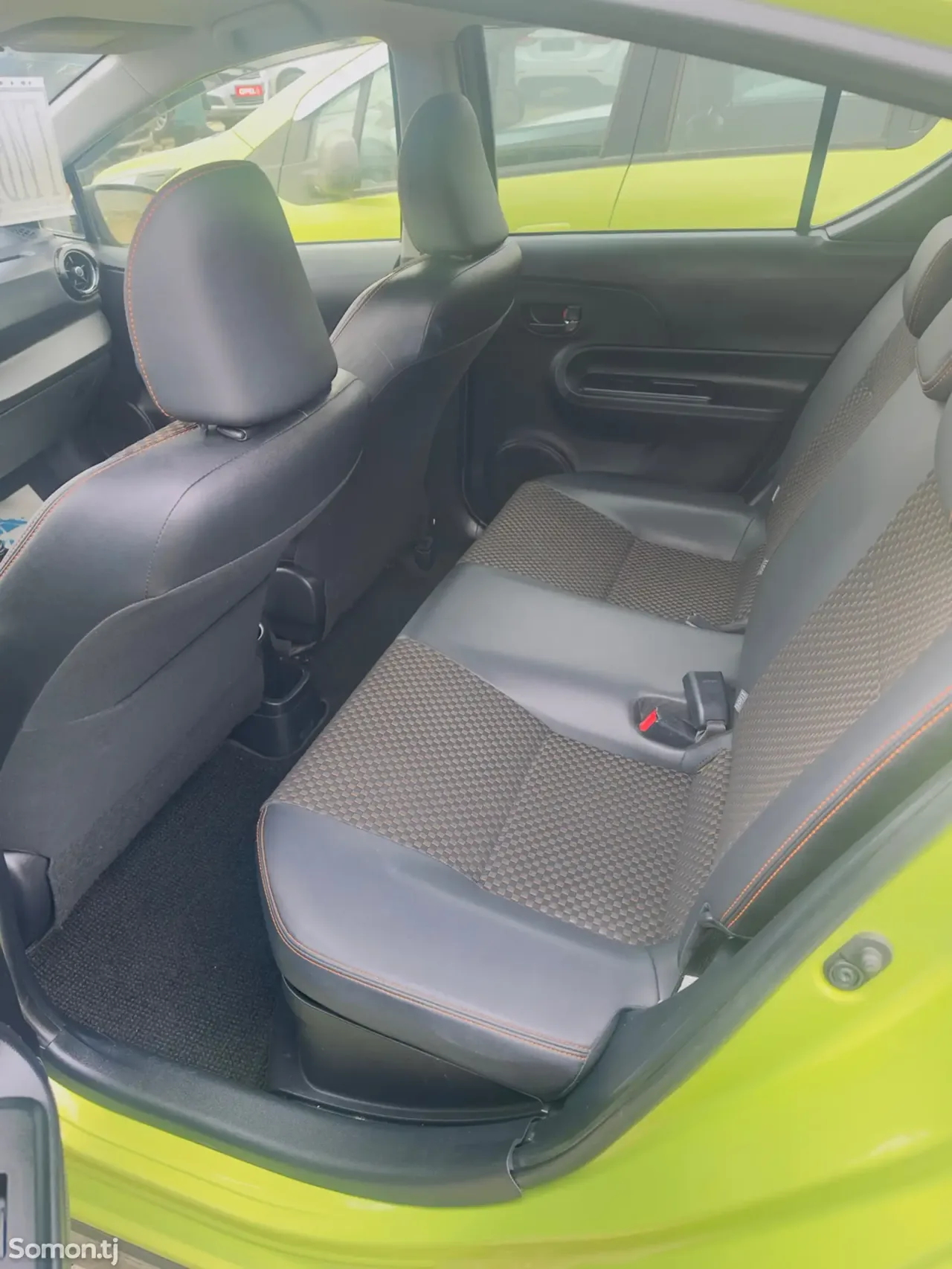 Toyota Aqua 2015 · 1.5 AT