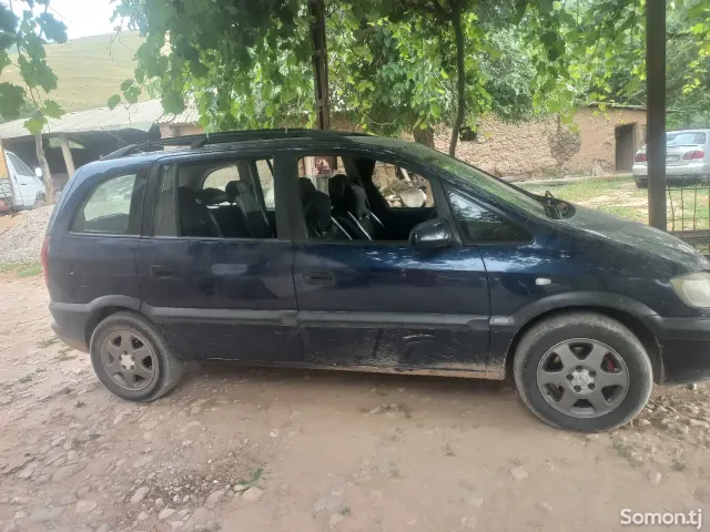 Opel Zafira 2000 · 1.6 MT