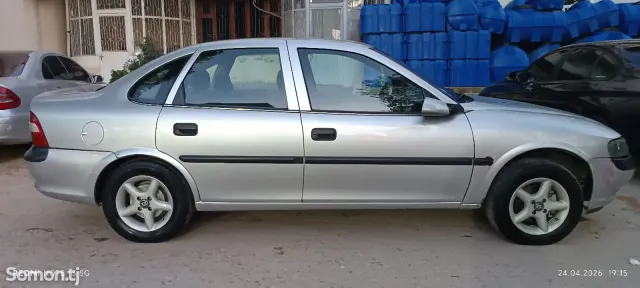 Opel Vectra B 1996 · 1.6 MT