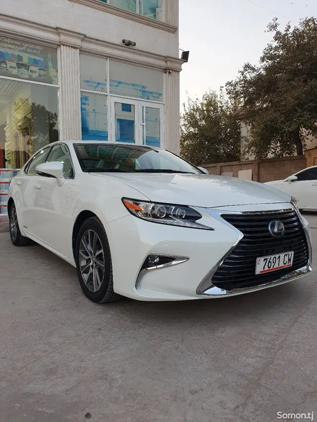 Lexus ES series 2016 · 2.5 AT