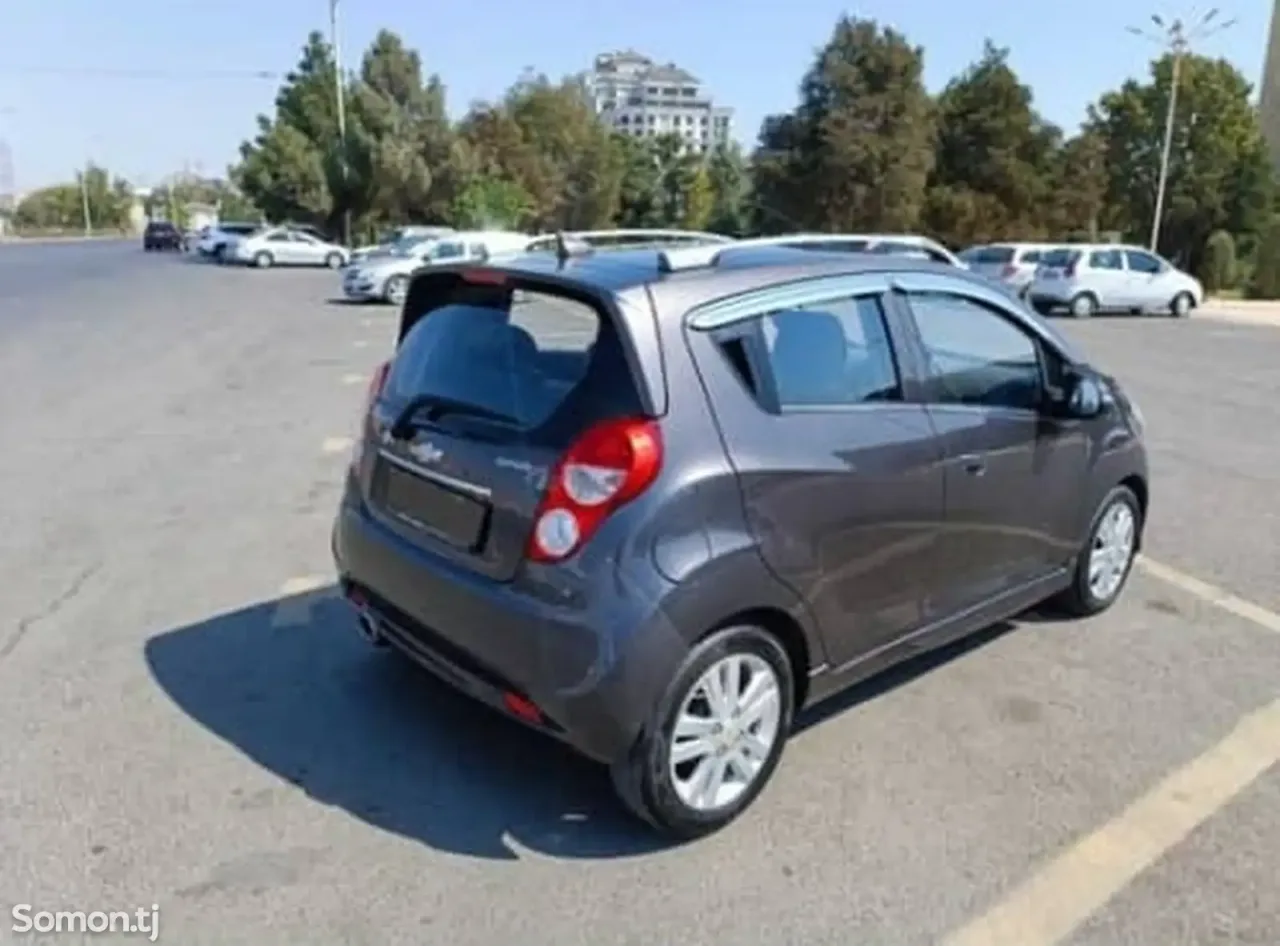Chevrolet Spark 2014 · 1.1 AT