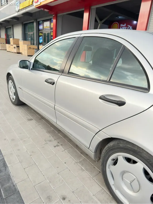 Mercedes-Benz C class 2001 · 2.4 MT