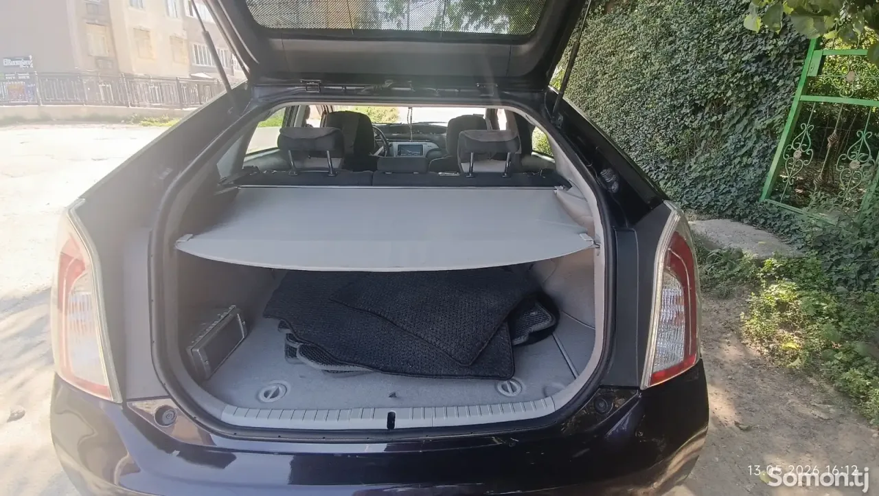 Toyota Prius 2014 · 1.8 AT
