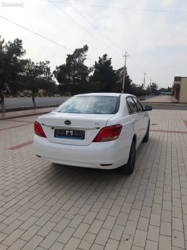 BYD E3 2019 · AT