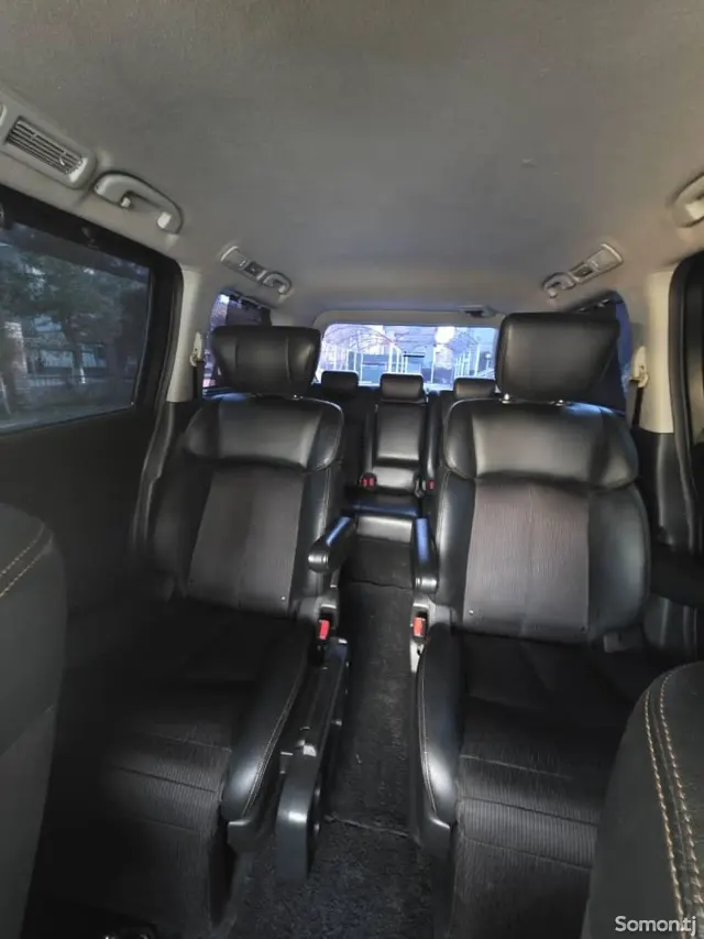 Nissan Elgrand 2015 · 2.5 AT