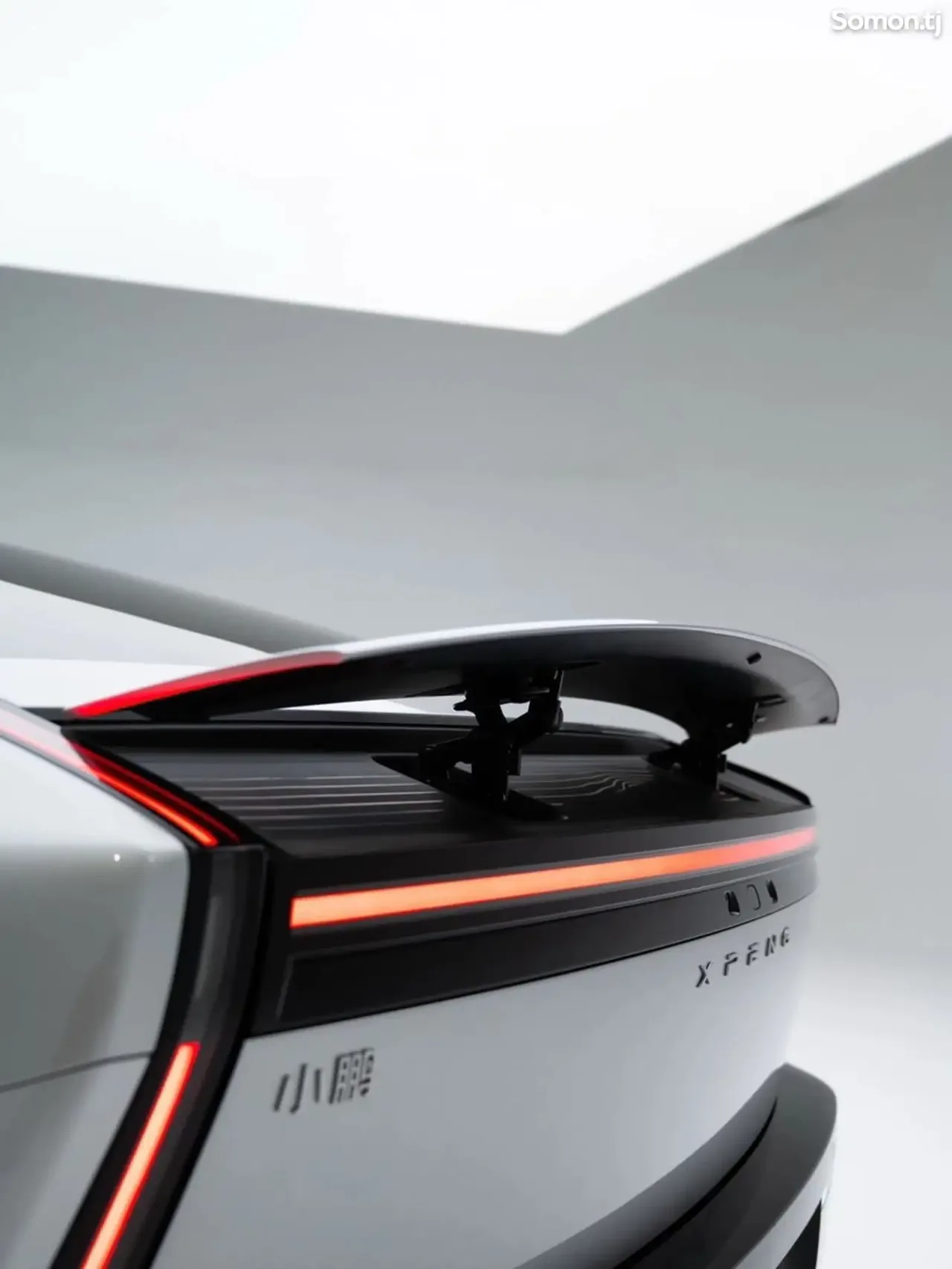 Xpeng P7 2025 · AT