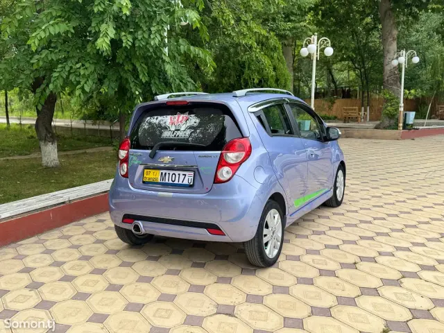 Chevrolet Spark 2015 · 1.1 AT