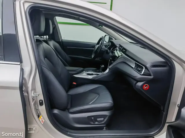 Toyota Camry 2019 · 2.5 AT