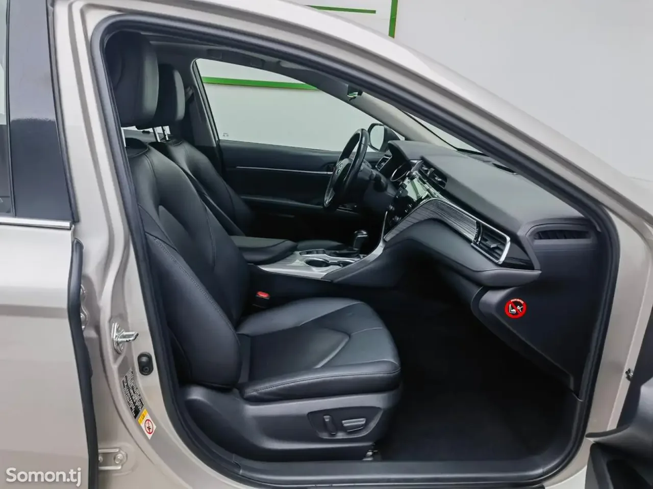 Toyota Camry 2019 · 2.5 AT
