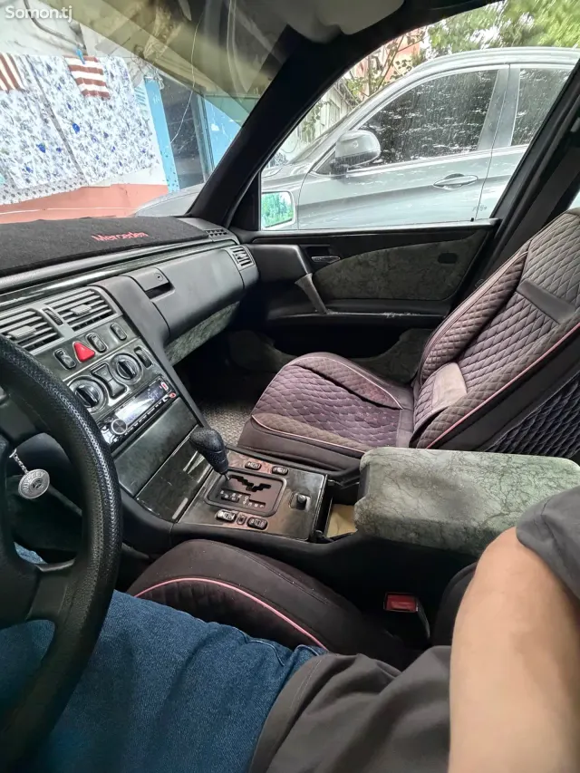 Mercedes-Benz E class 1997 · 2.3 AT