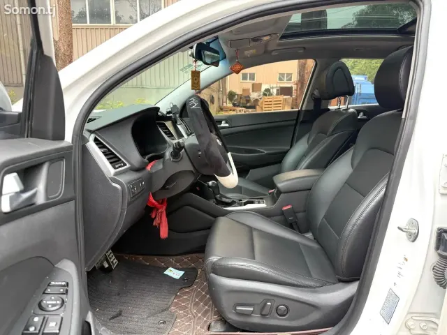 Hyundai Tucson 2016 · 1.6 AT