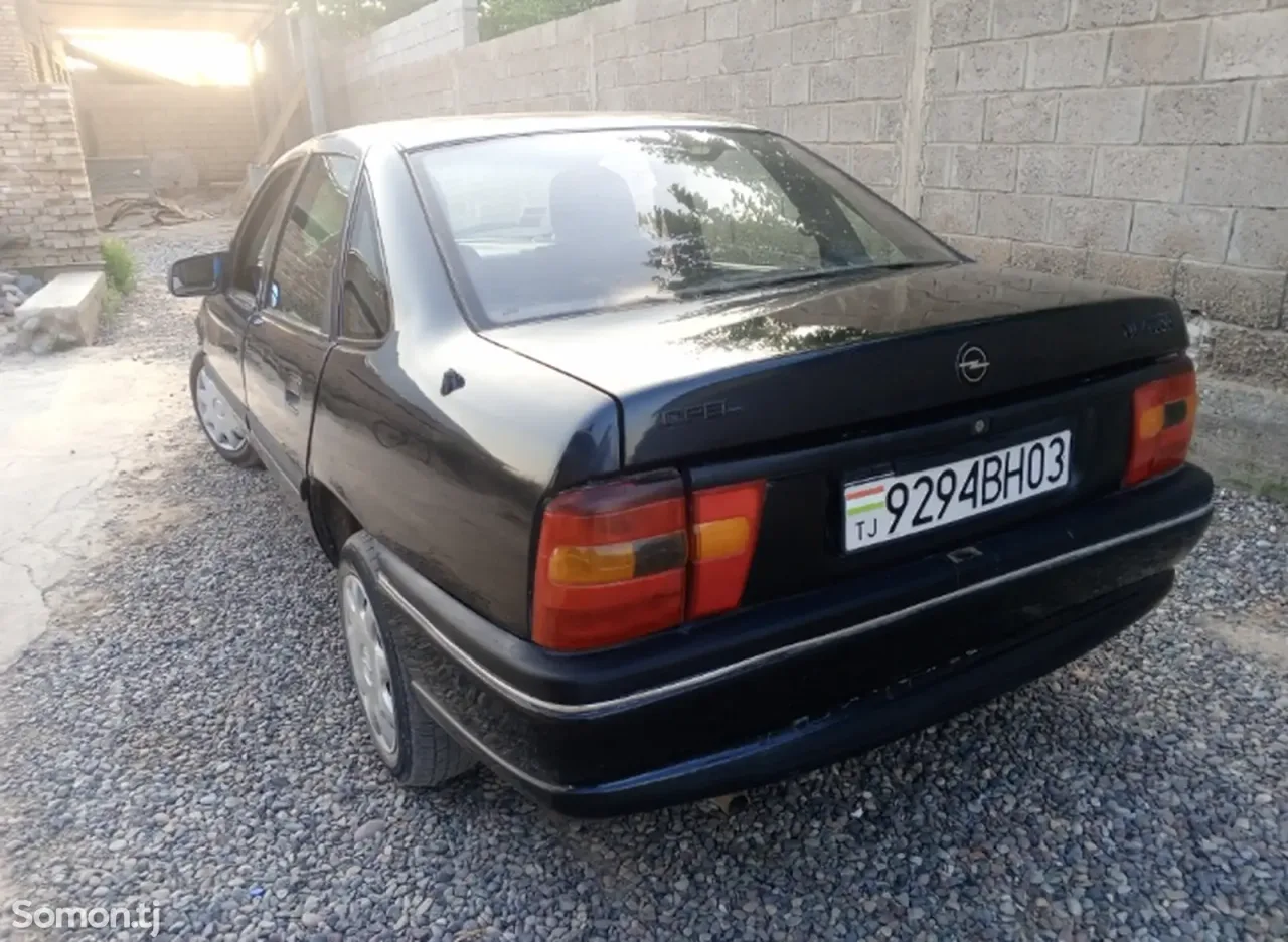 Opel Vectra A 1994 · 1.6 MT