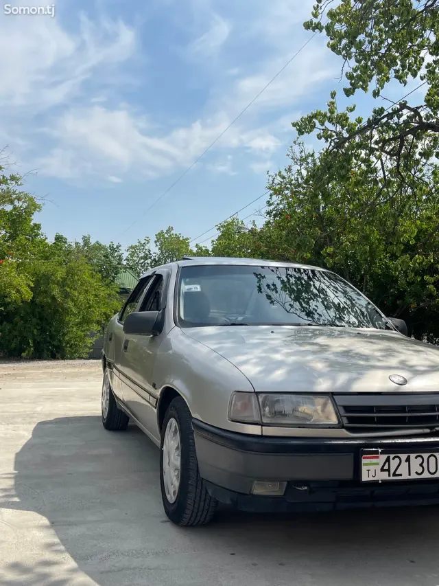 Opel Vectra A 1992 · 1.6 MT