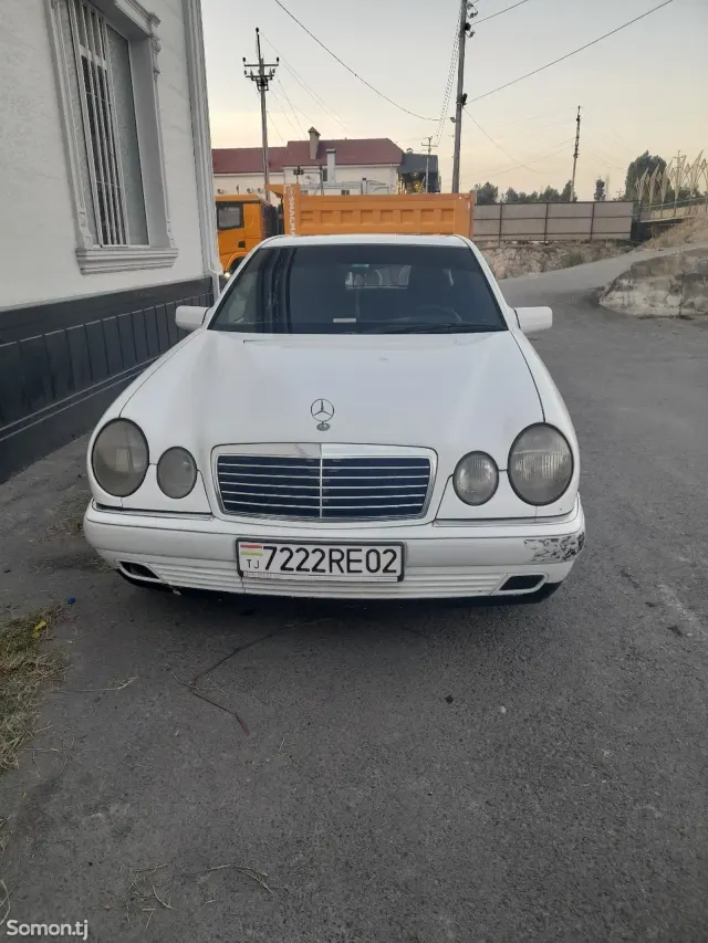 Mercedes-Benz E class 1996 · 2.2 MT