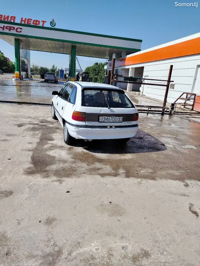 Opel Astra F 1992 · 1.6 MT