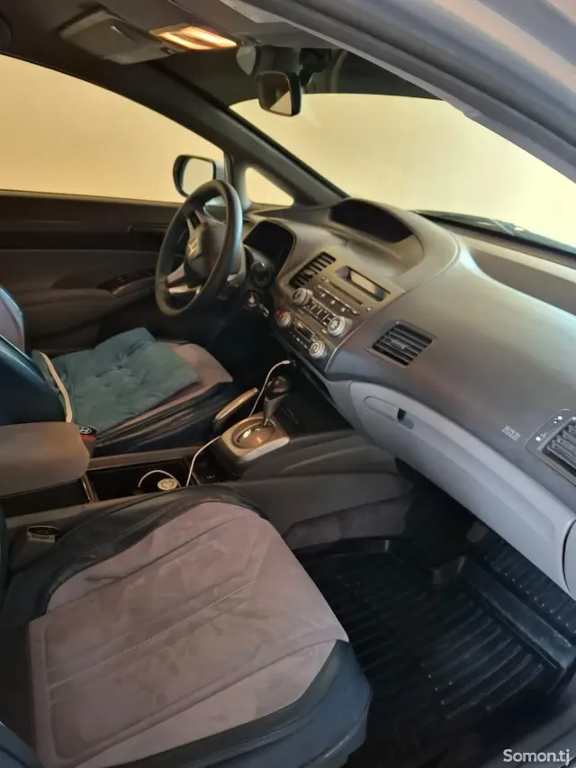 Honda Civic 2007 · 1.8 AT